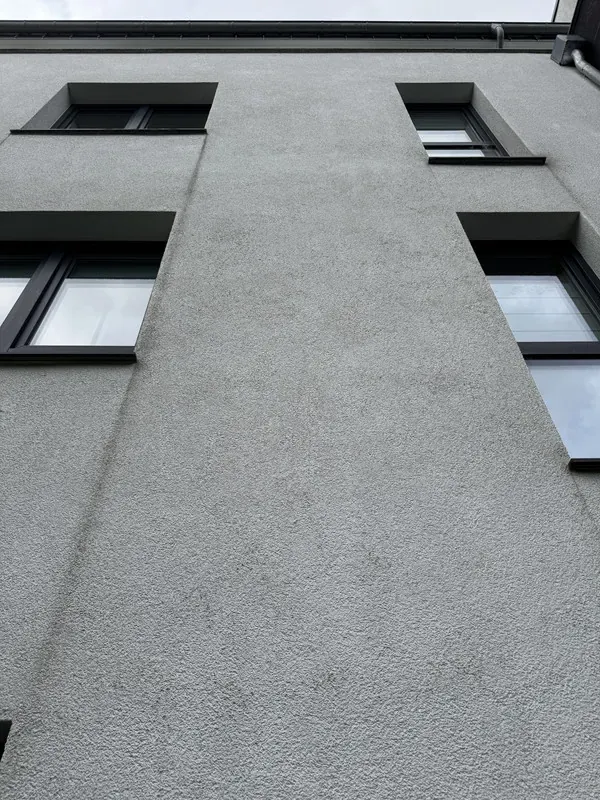 Vor der Reinigung: Fassadenreinigung Bielefeld