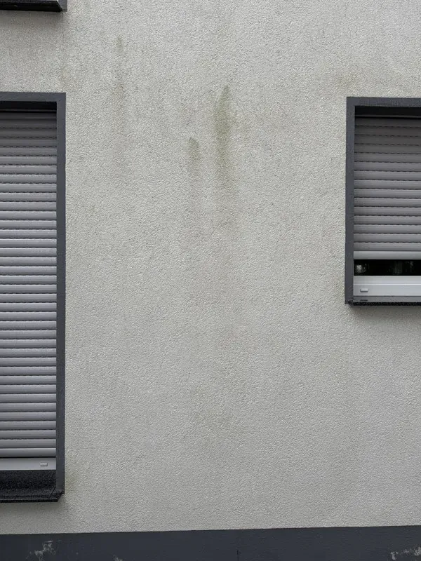 Vor der Reinigung: Fassadenreinigung Bielefeld